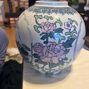 Vintage Chinese Chinoiserie Hand painted Jar Floral 9 Inches Tall
